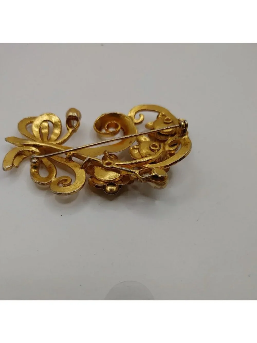 VTG Brooch faux Pearls gold Tone Floral Some Damage on pearls See Photo's
